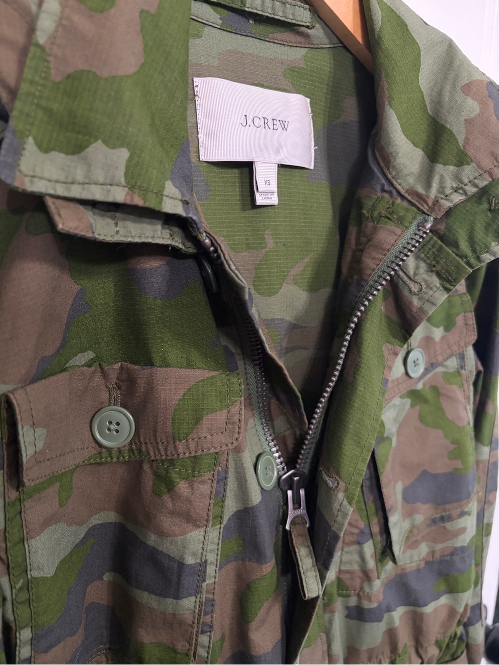 Like new size XS J. Crew Green Camouflage Utility Jacket.Pockets, hood, vintage - Picture 3 of 13